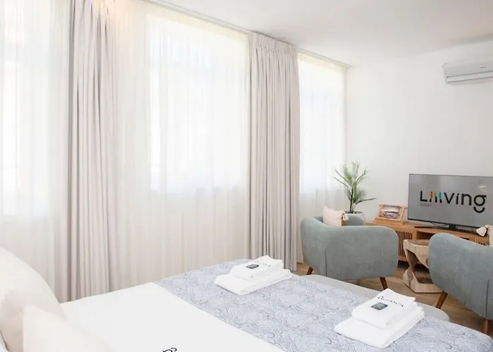 Liiiving In - Urban Art