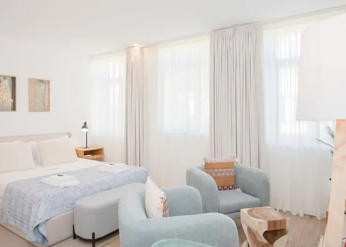 Liiiving In - Urban Art Apartment