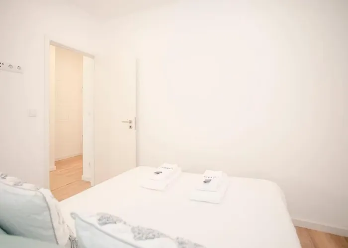 Liiiving In - Urban Art * ポルト