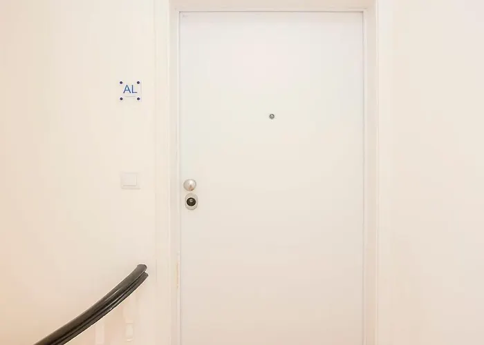 Liiiving In - Urban Art Apartment