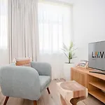 Liiiving In - Urban Art アパート *