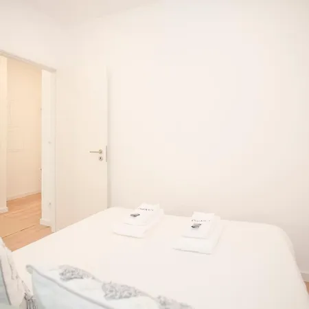 Liiiving In - Urban Art Apartman Porto