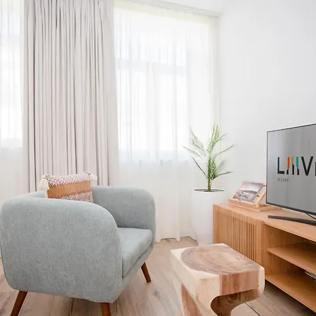 Apartman Liiiving In - Urban Art *