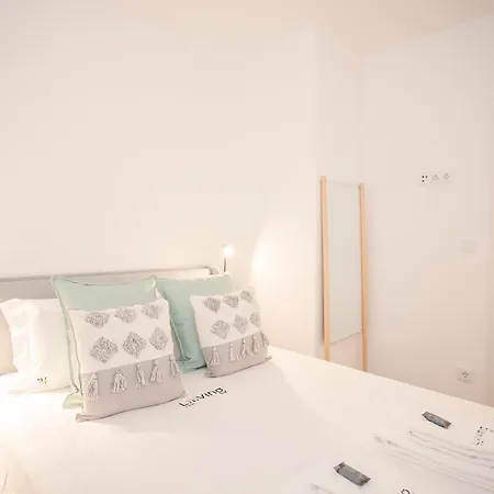 Liiiving In - Urban Art Apartman *