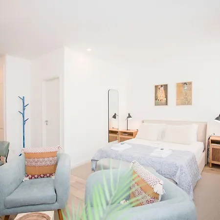 Liiiving In - Urban Art *