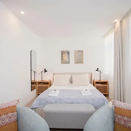 Liiiving In - Urban Art Apartman Porto