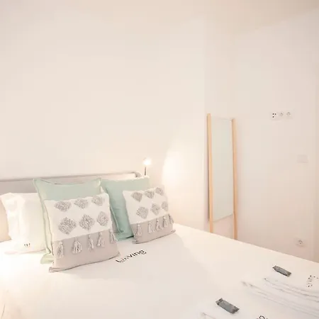 Liiiving In - Urban Art Apartman Porto