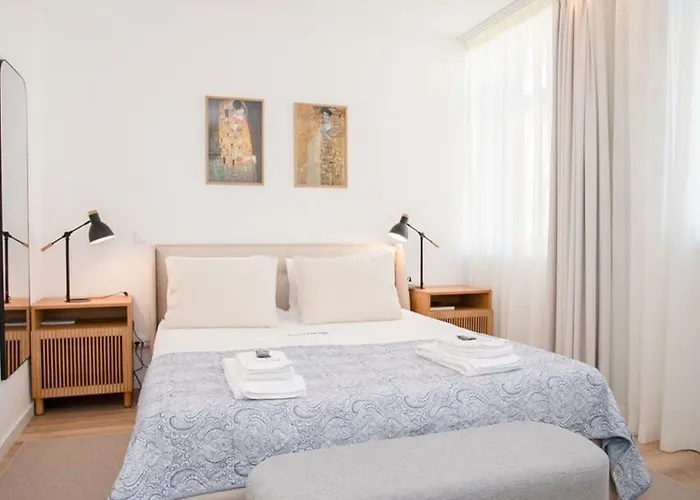 Liiiving In - Urban Art *