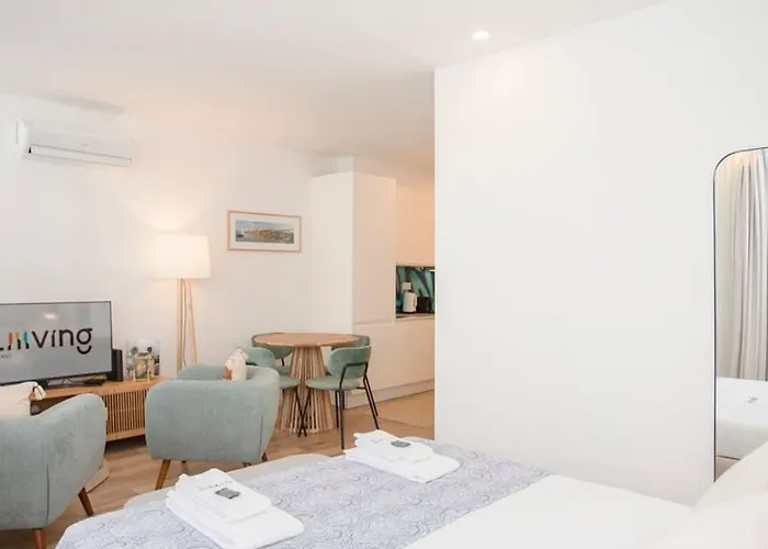 Liiiving In - Urban Art Daire